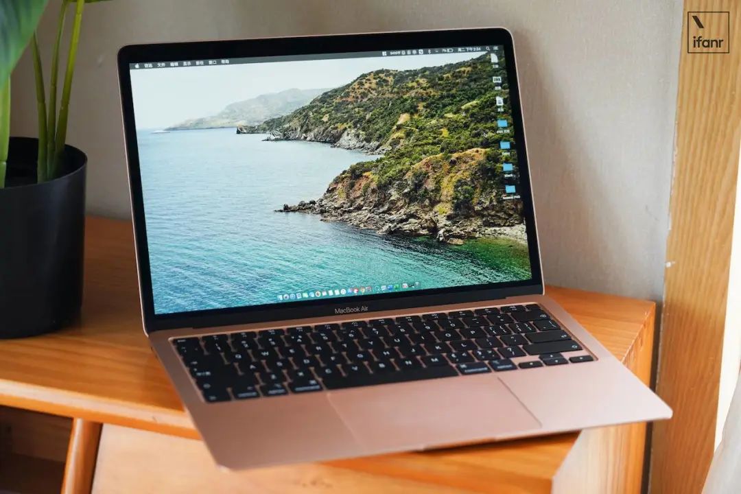 MacBook Air 2020 上手：剪刀脚键盘都上了，性能加强价格更低