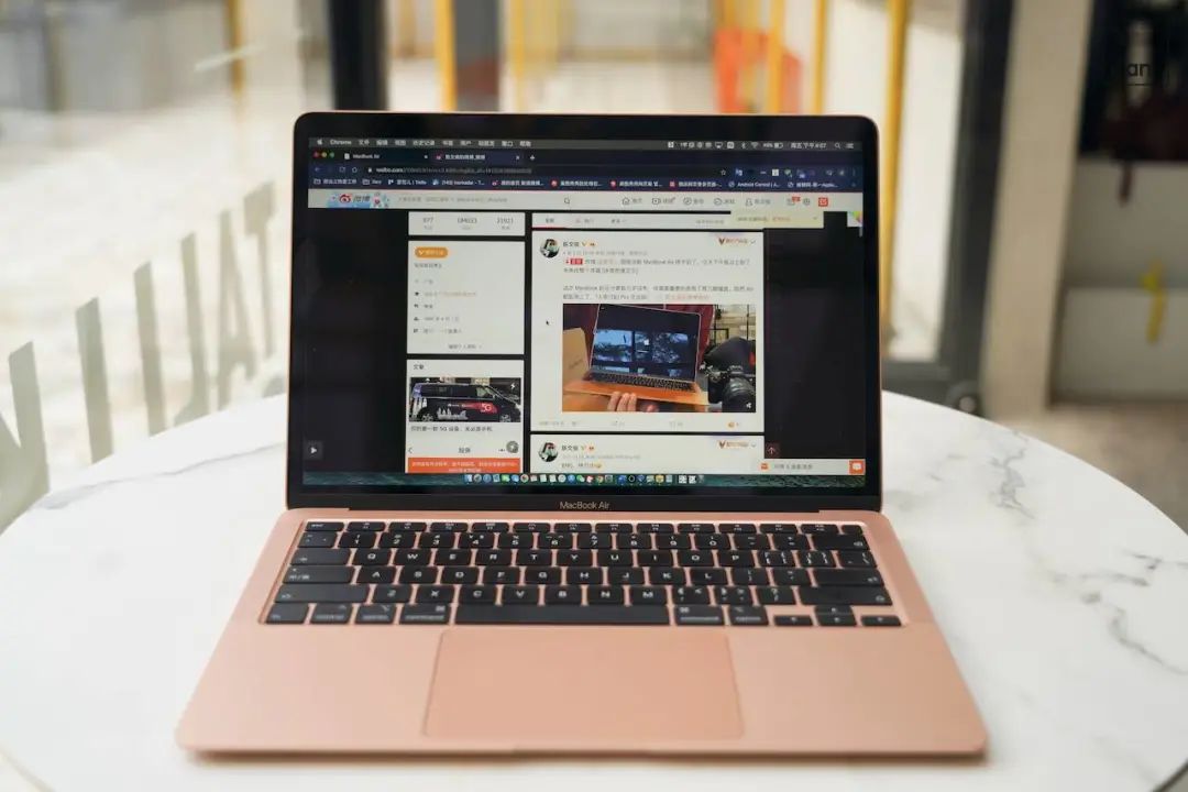 MacBook Air 2020 上手：剪刀脚键盘都上了，性能加强价格更低