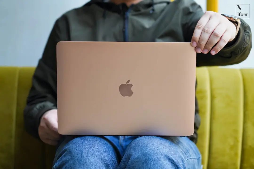 MacBook Air 2020 上手：剪刀脚键盘都上了，性能加强价格更低