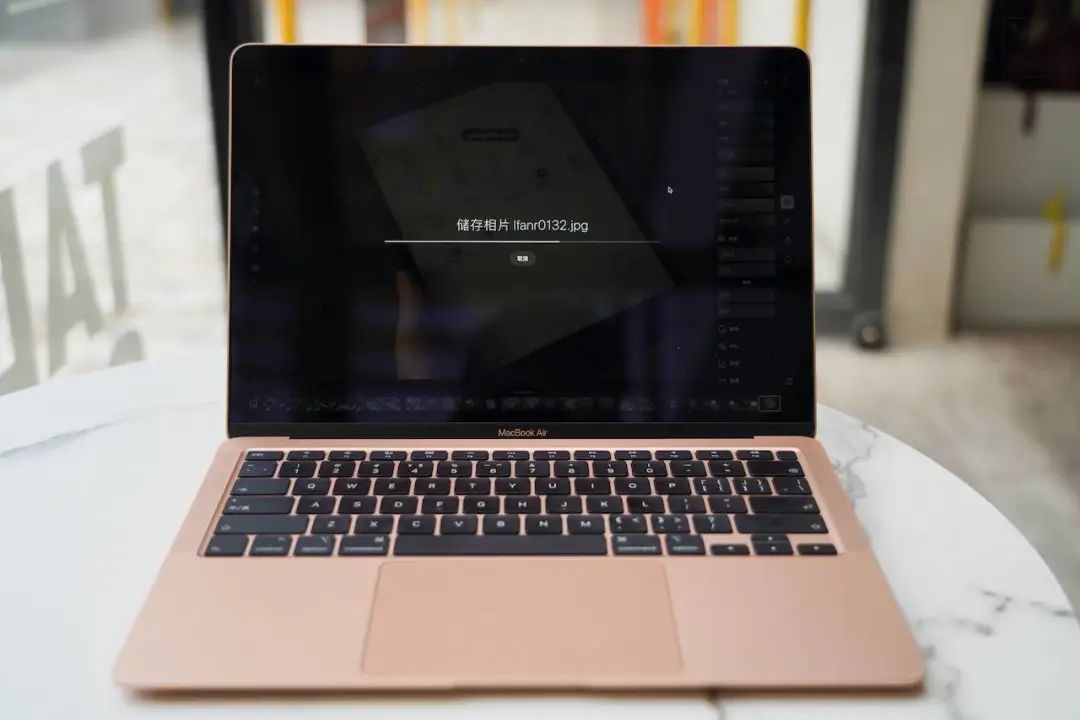MacBook Air 2020 上手：剪刀脚键盘都上了，性能加强价格更低