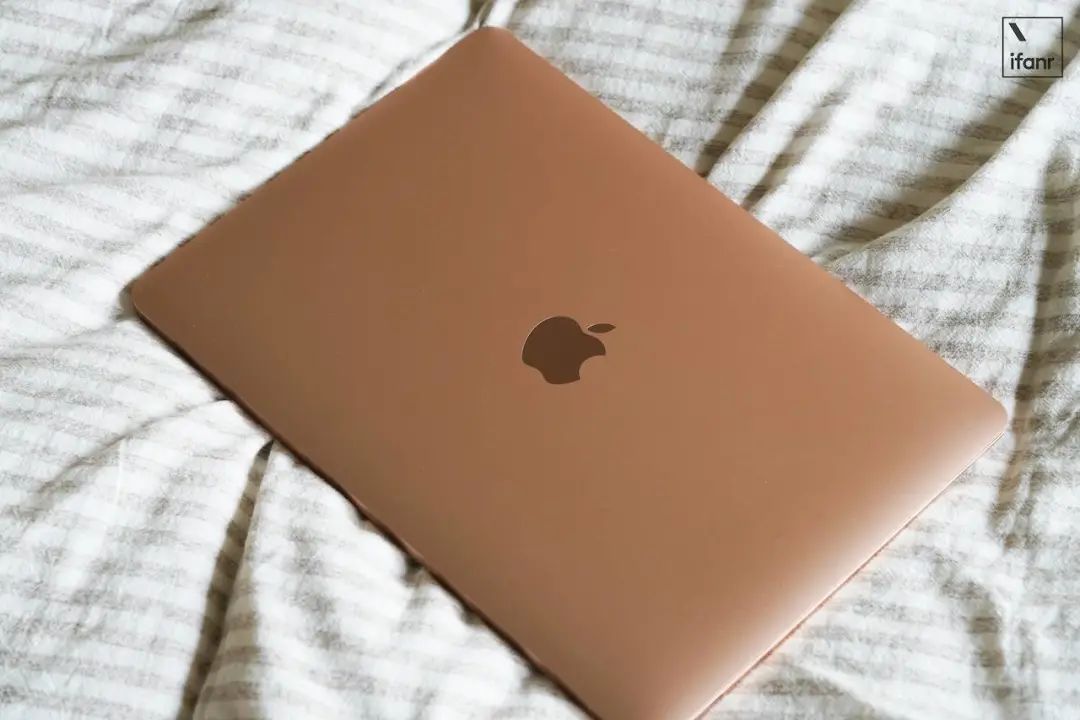 MacBook Air 2020 上手：剪刀脚键盘都上了，性能加强价格更低