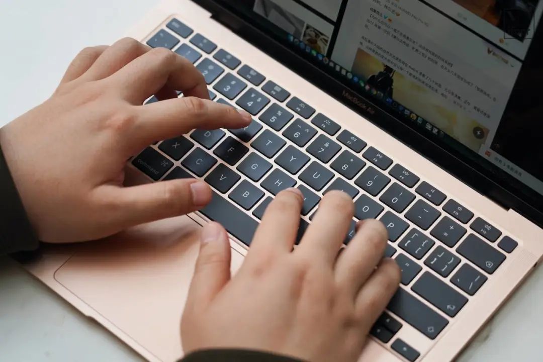 MacBook Air 2020 上手：剪刀脚键盘都上了，性能加强价格更低