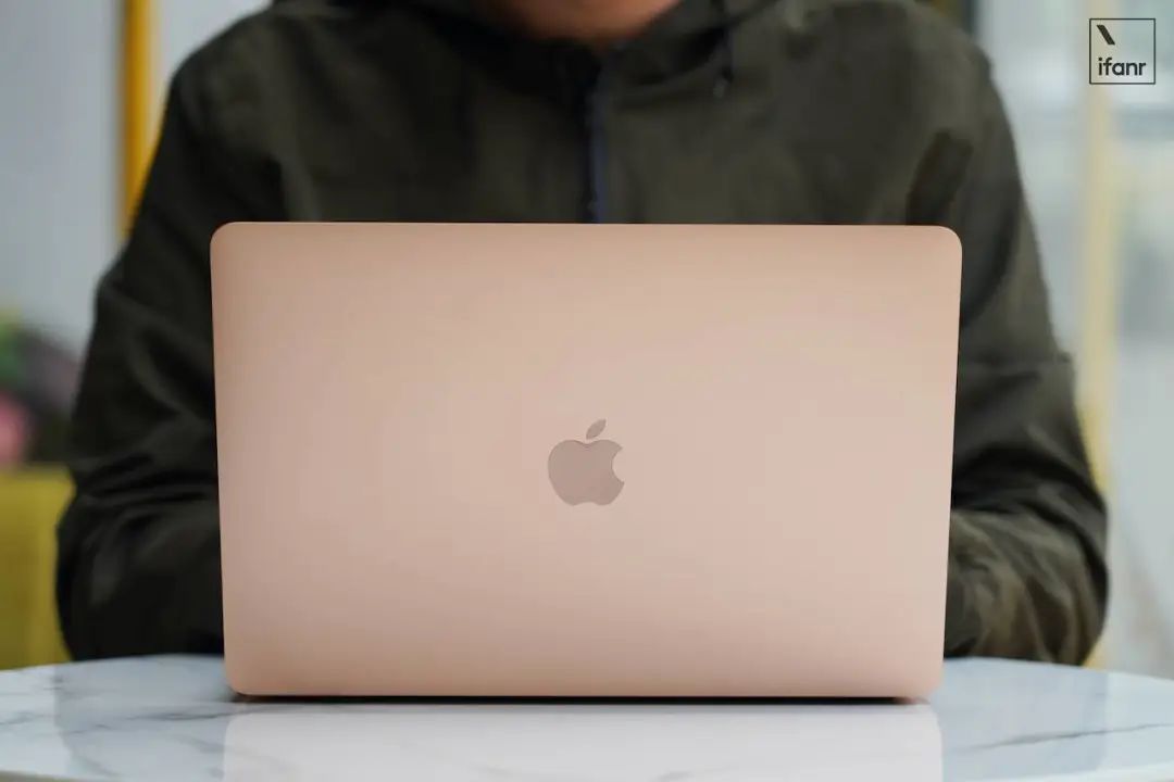 MacBook Air 2020 上手：剪刀脚键盘都上了，性能加强价格更低