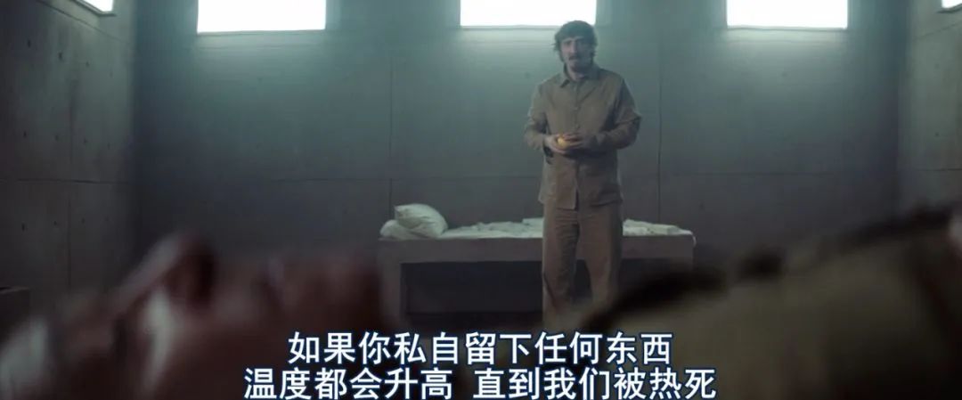 ​《雪国列车》垂直升级版，脑洞巨大，内涵深刻
