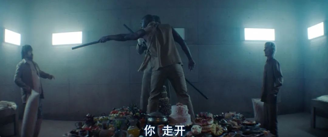 ​《雪国列车》垂直升级版，脑洞巨大，内涵深刻