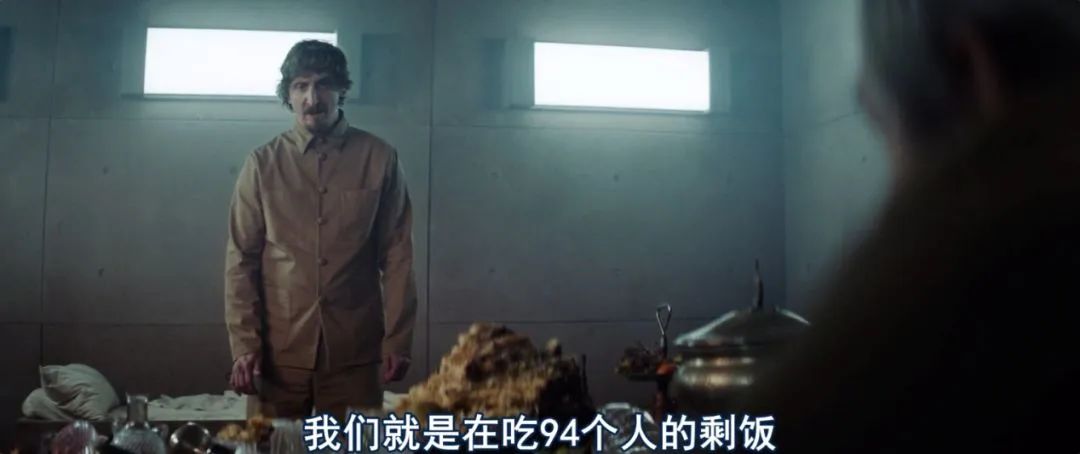 ​《雪国列车》垂直升级版，脑洞巨大，内涵深刻
