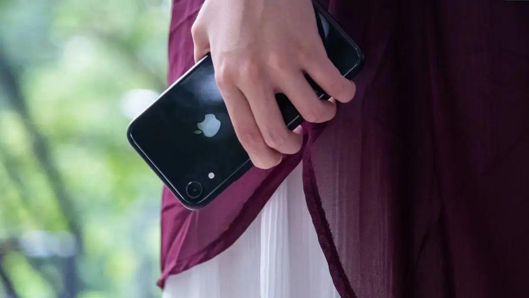 新 iPhone SE 卖得比想象中的好，为什么？