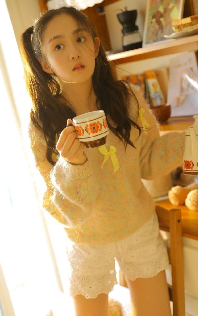 幼态感双马尾软妹俏皮虎牙复古艺术写真集