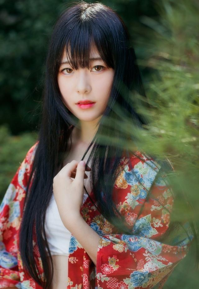 白皙裸背古装妩媚寂寞女子美腿诱惑写真套图