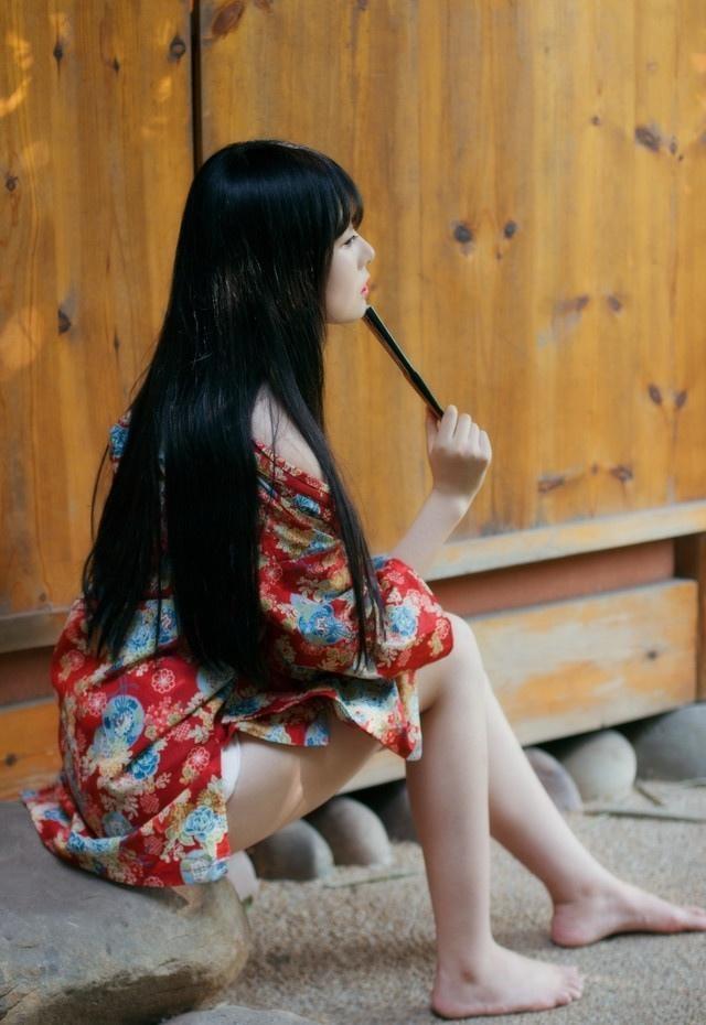 白皙裸背古装妩媚寂寞女子美腿诱惑写真套图