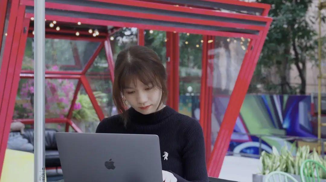 苹果 M1 版 MacBook Pro 评测：性能离谱，居然还能拿来扫支付宝？