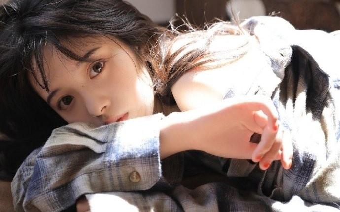 大眼睛日系黑发少女又纯又欲长腿诱惑私房照
