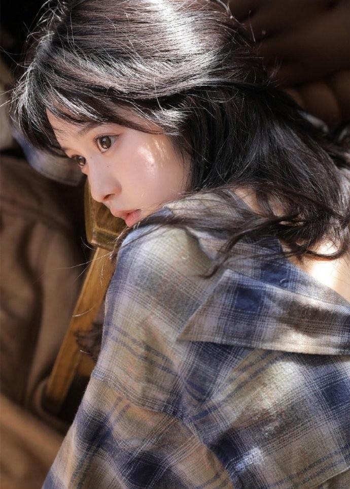 大眼睛日系黑发少女又纯又欲长腿诱惑私房照