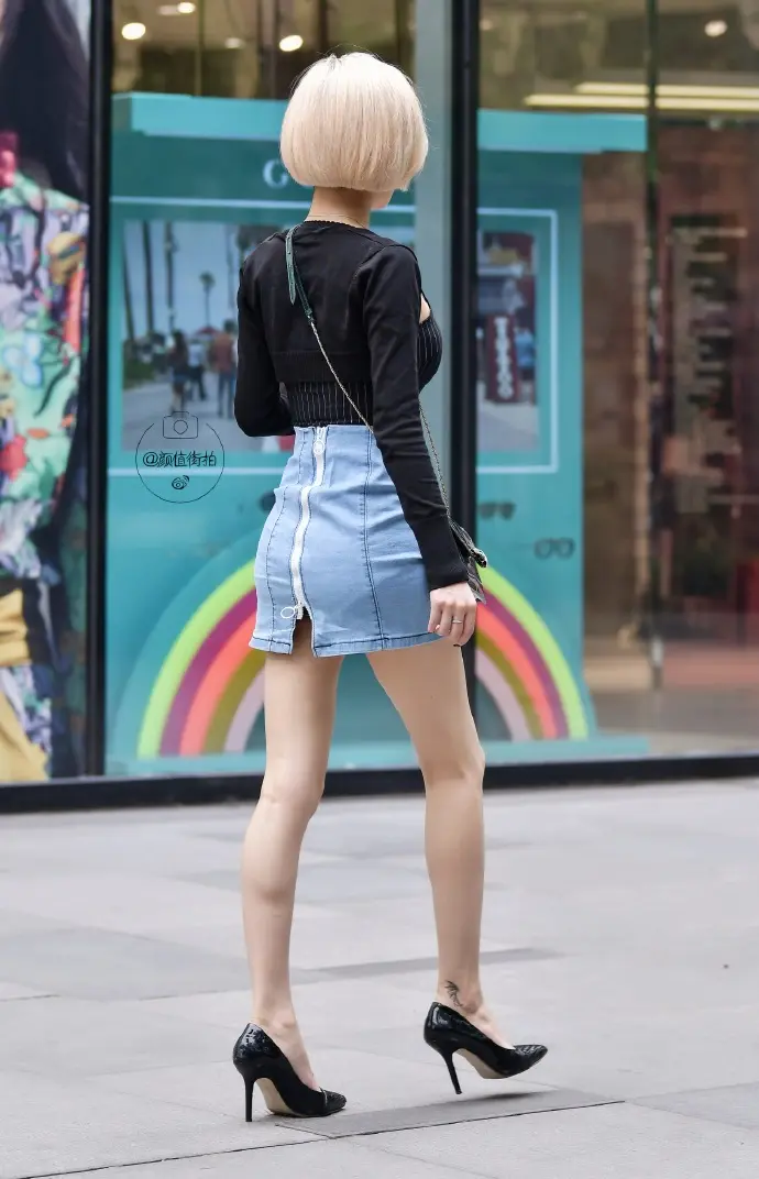 街拍超短裙美女小细腿高跟写真图片