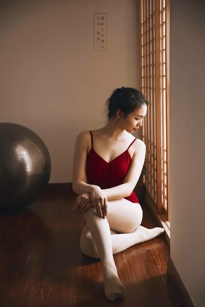 柔软肢体的瑜伽导师瑜伽动作诱人图片