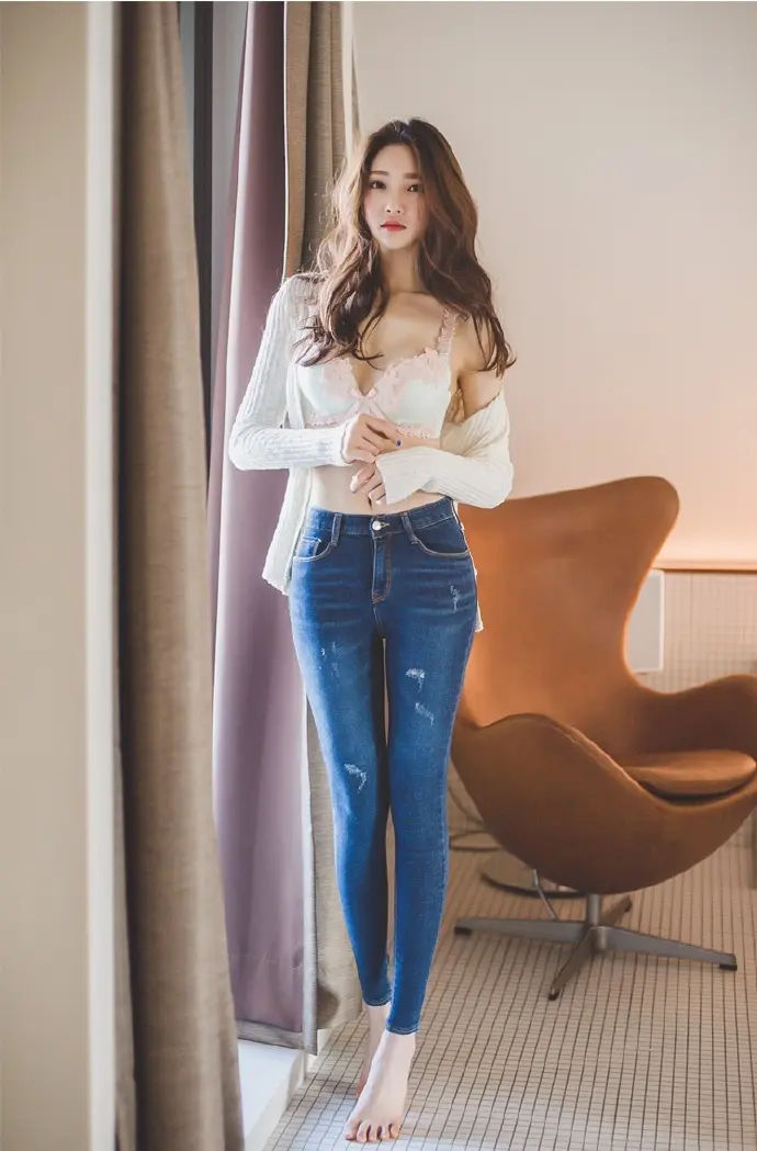 紧身牛仔裤美女服装搭配超美图片