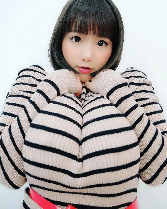 cosplay童颜巨乳美女极品八字奶图片
