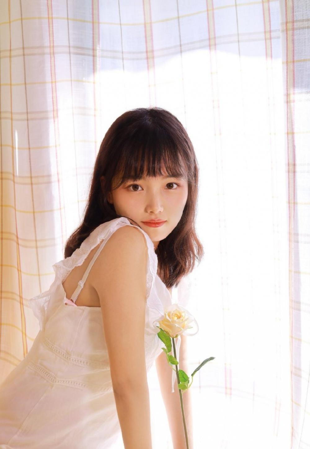 肉感阳光小美女又纯又欲超甜室内私拍图片