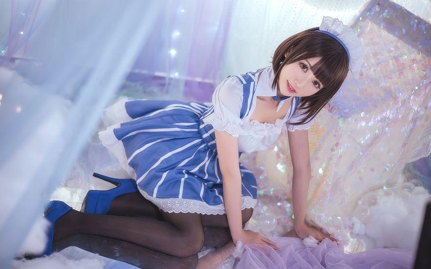 极品短发大眼萌妹女仆装黑丝高跟鞋勾魂私拍