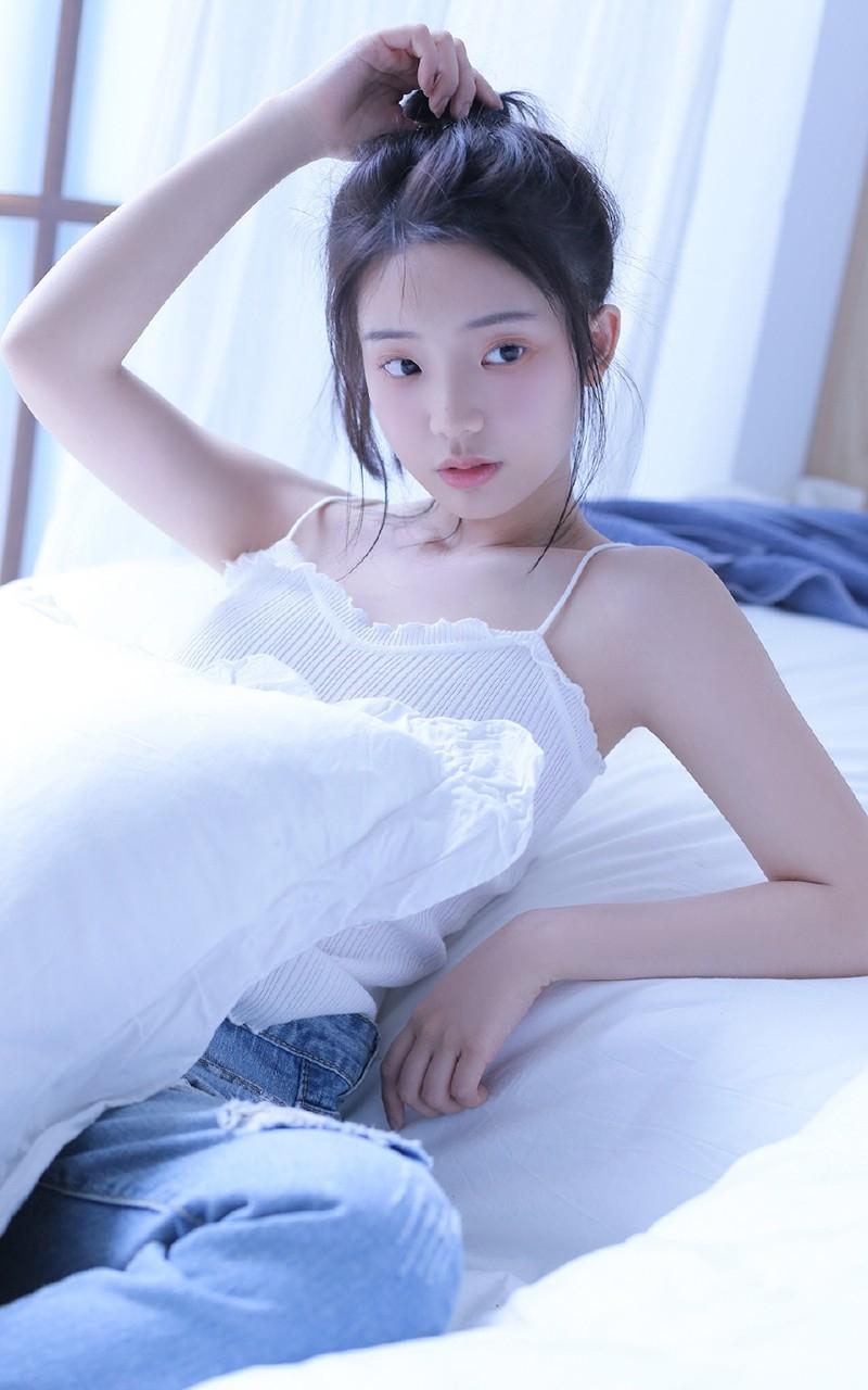 清透肌肤清纯校花诱人小吊带销魂图片