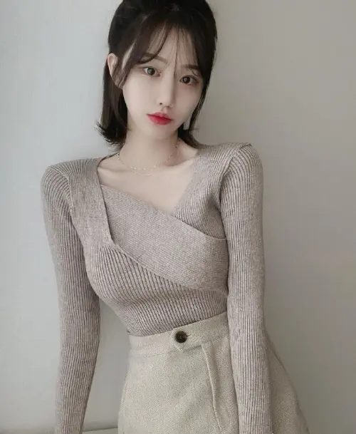 干净小清新的邻家女孩图片透着迷人的小性感