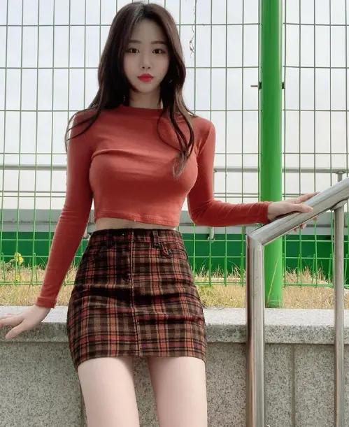 干净小清新的邻家女孩图片透着迷人的小性感