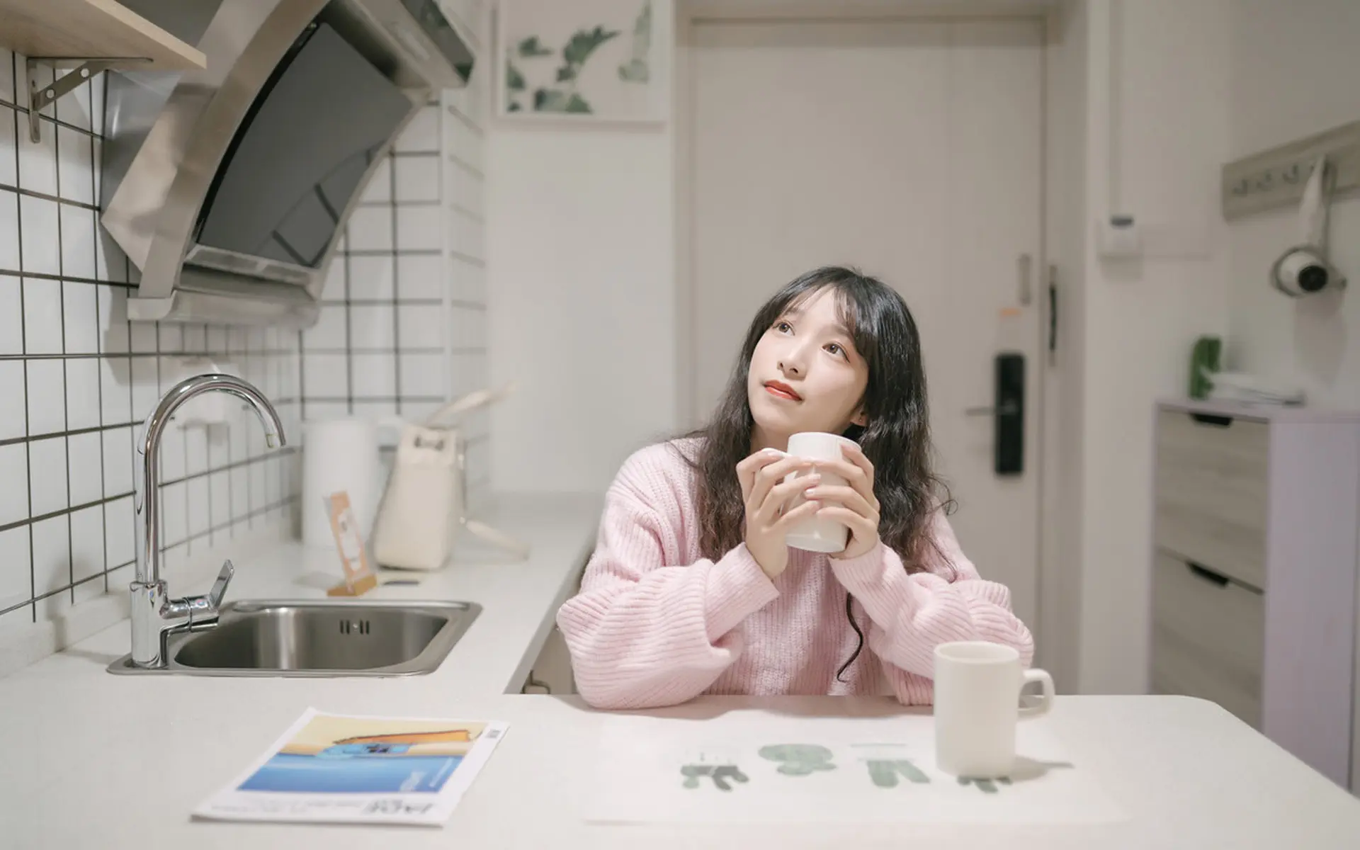 小清新粉嫩美女性感桌面壁纸图片