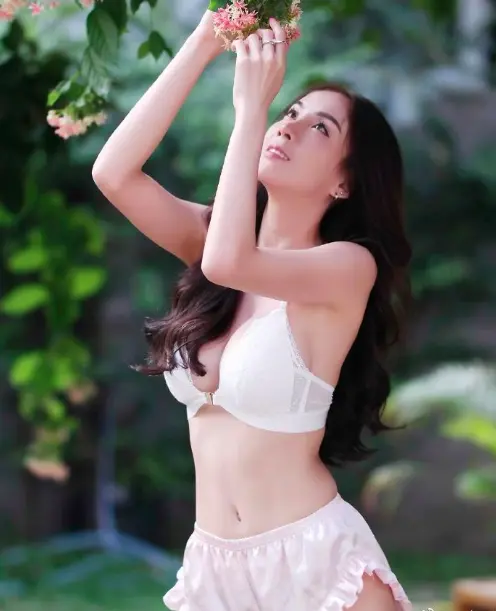 泰国美女模特Aumamii Upaiprom泳衣清纯写真