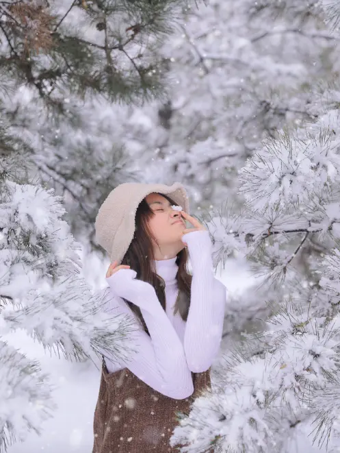 日系画风清纯mm美女下雪天唯美写真图片