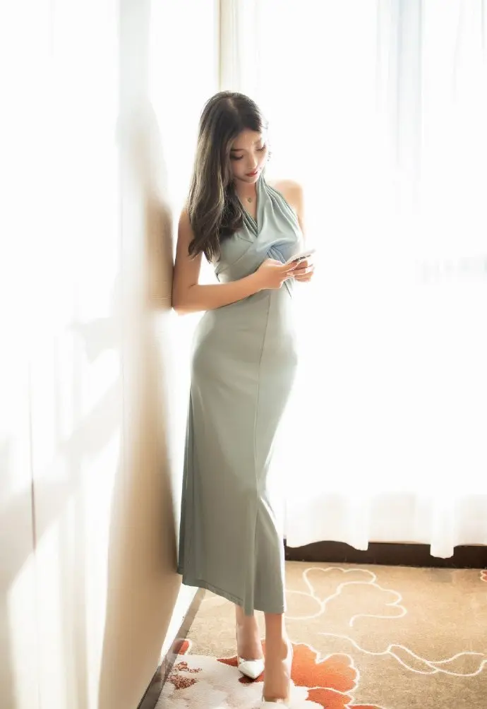 中国女模特性感连衣裙美女图片