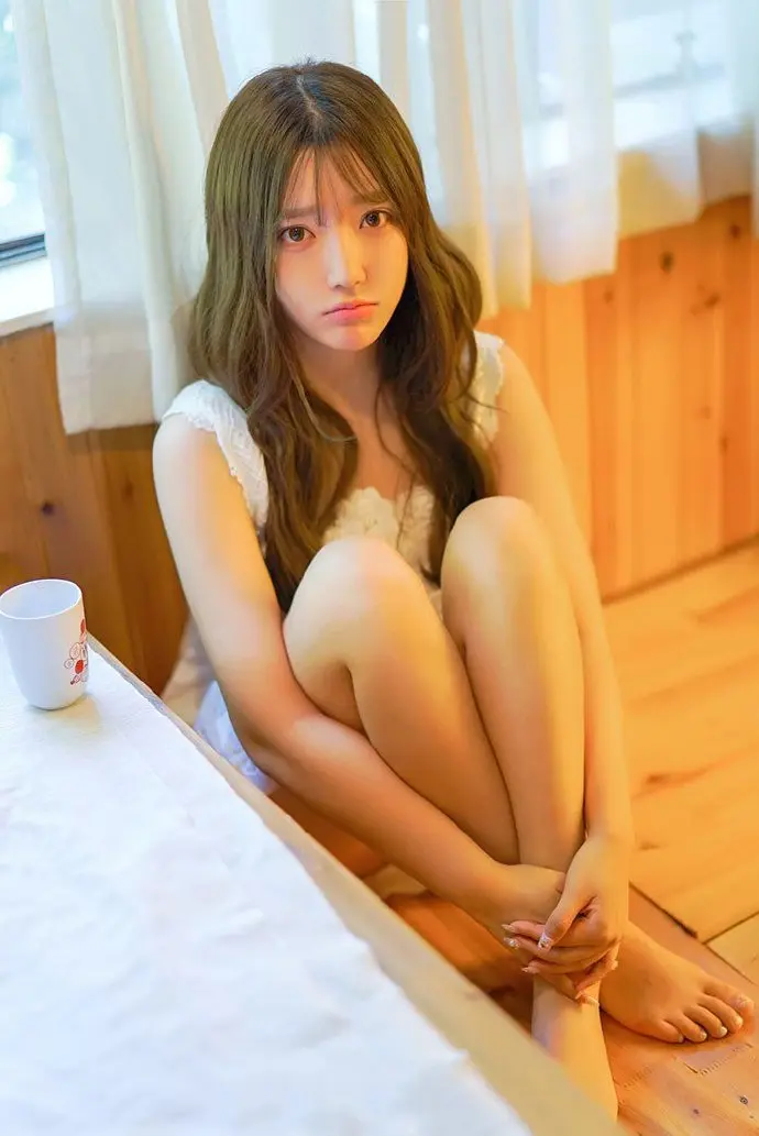 天使女孩纯纯的爱居家服写真图片