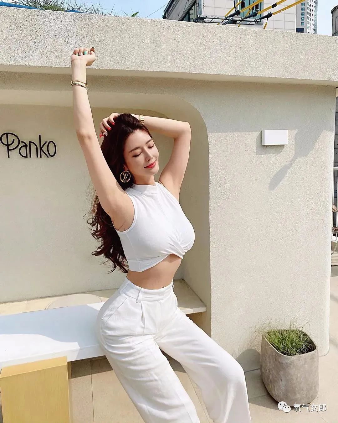 韩国美人，欧派风，很受欢迎……