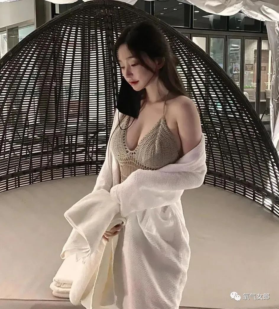 四个妞，楚楚动人！