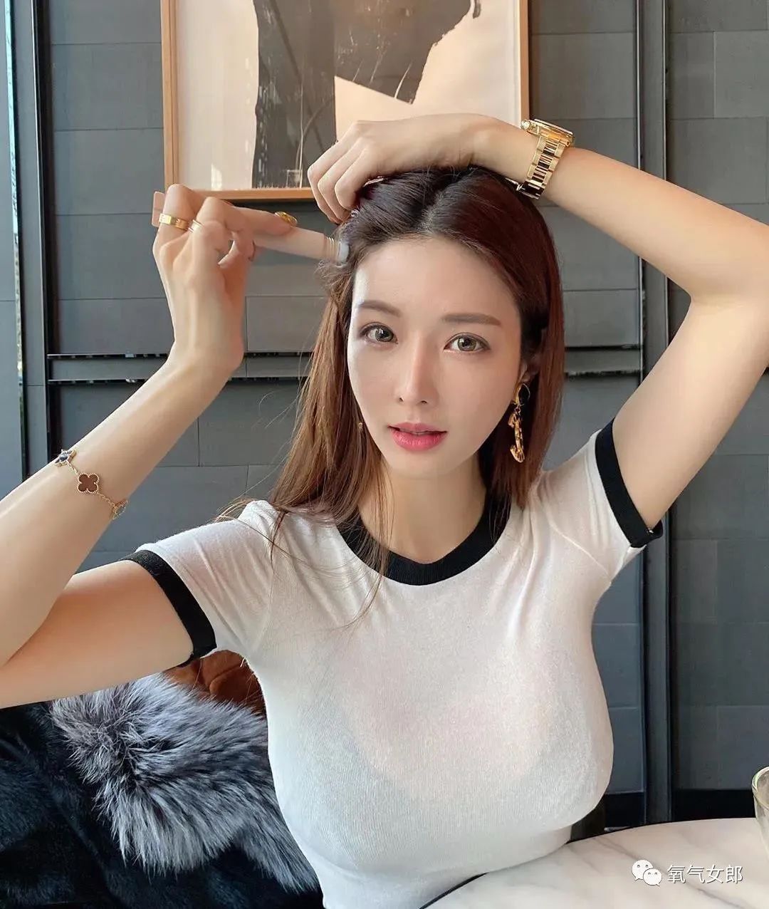 韩国美人，欧派风，很受欢迎……