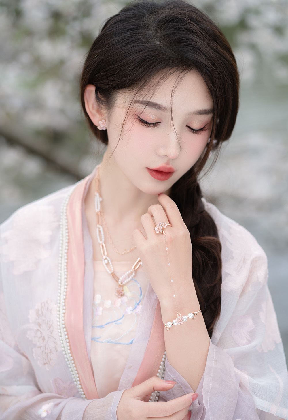 清风几番随我梦，落上云外小桃枝-唯美女生