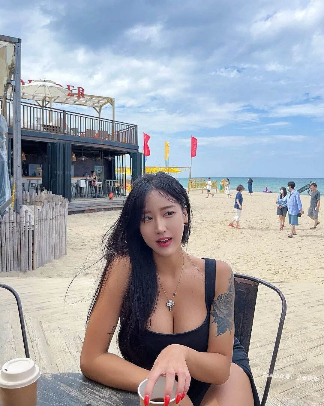 爱健身的小姐姐，这杯确实大