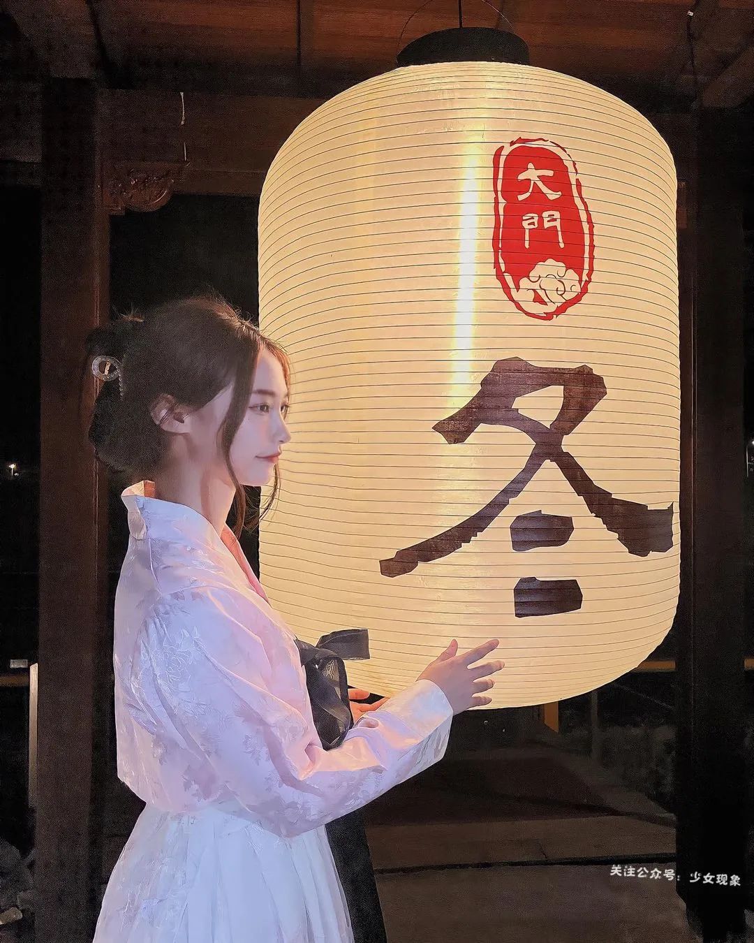 吊 带 才 能 体 现 完 美 身 材！