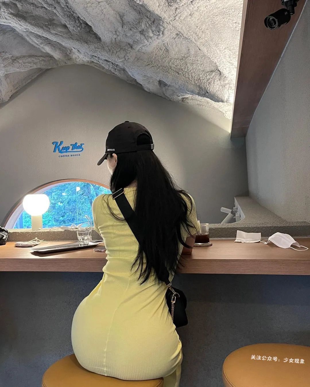 健身房女私教身材火辣，男学员爆满，直言酷爱深蹲！