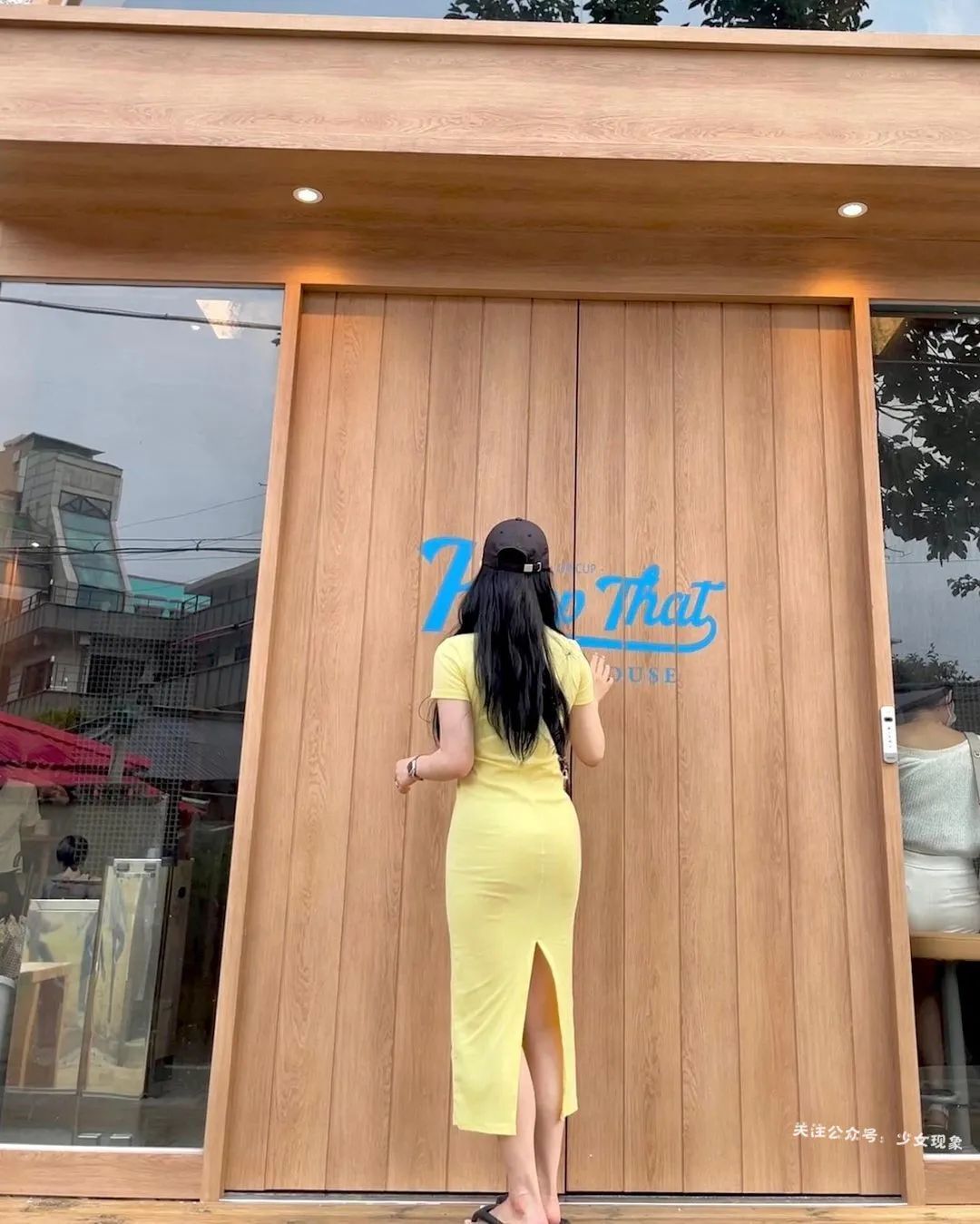 健身房女私教身材火辣，男学员爆满，直言酷爱深蹲！