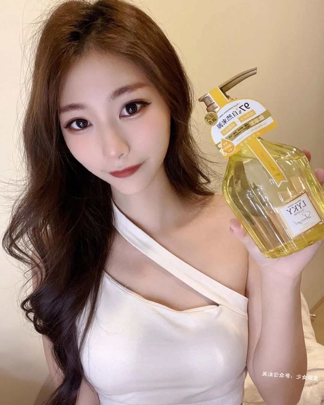 吊 带 才 能 体 现 完 美 身 材！