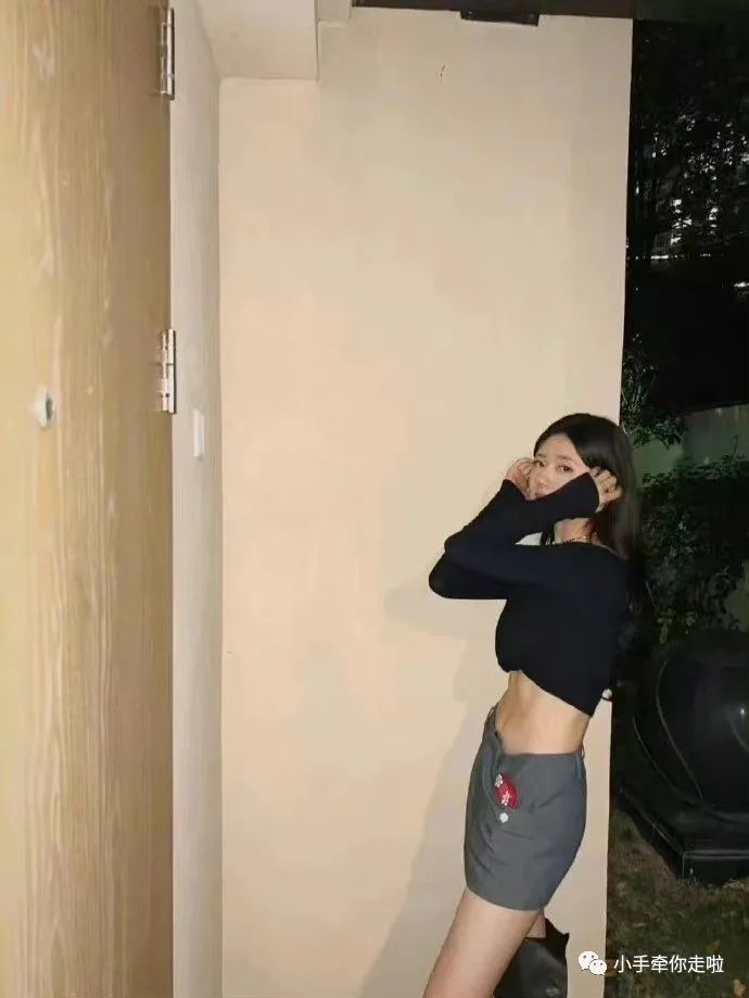 赵露思露腹肌，今天的赵露思好辣