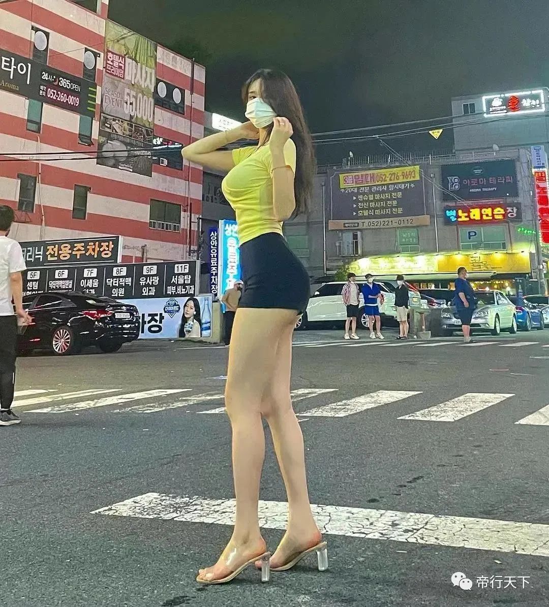 最美空姐，曲线太美了！