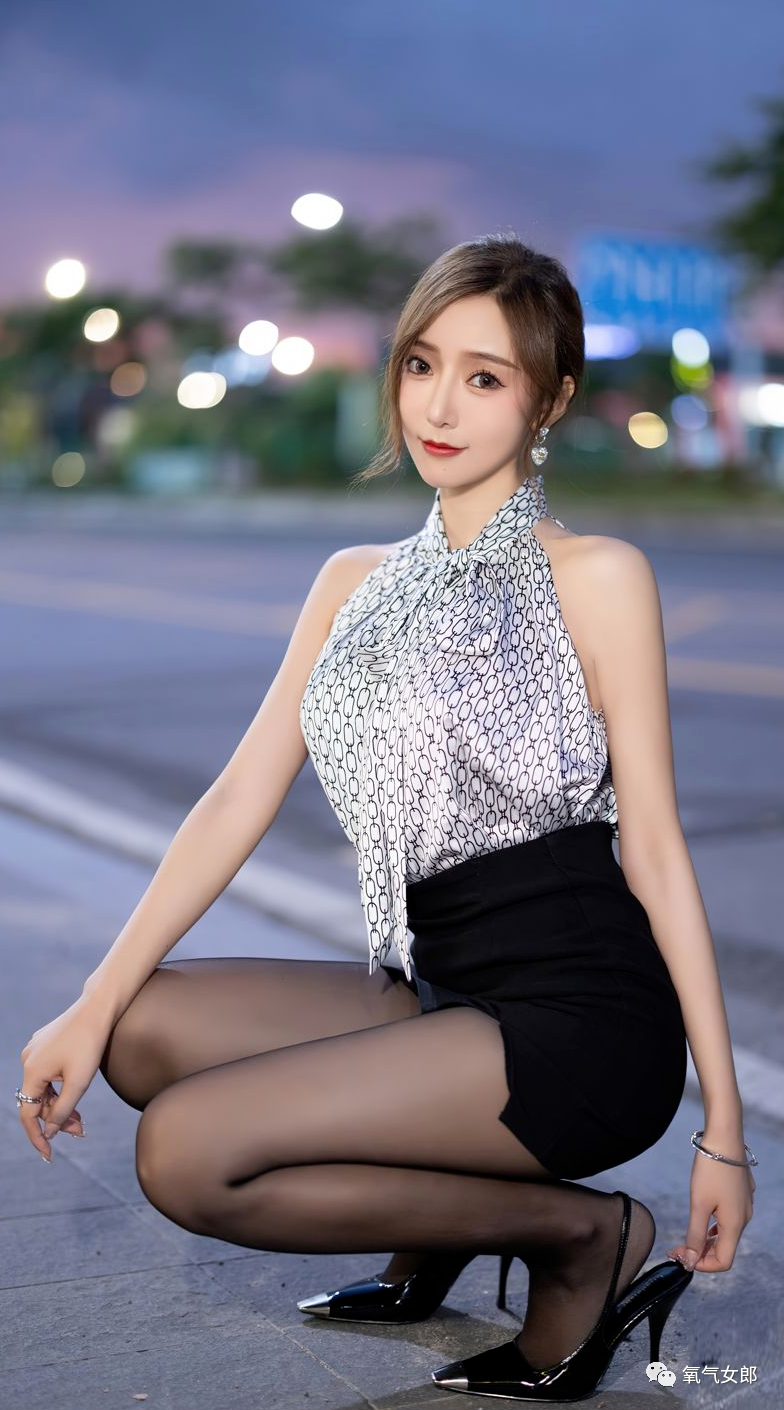 御姐王馨瑶，婀娜妩媚，气质撩人