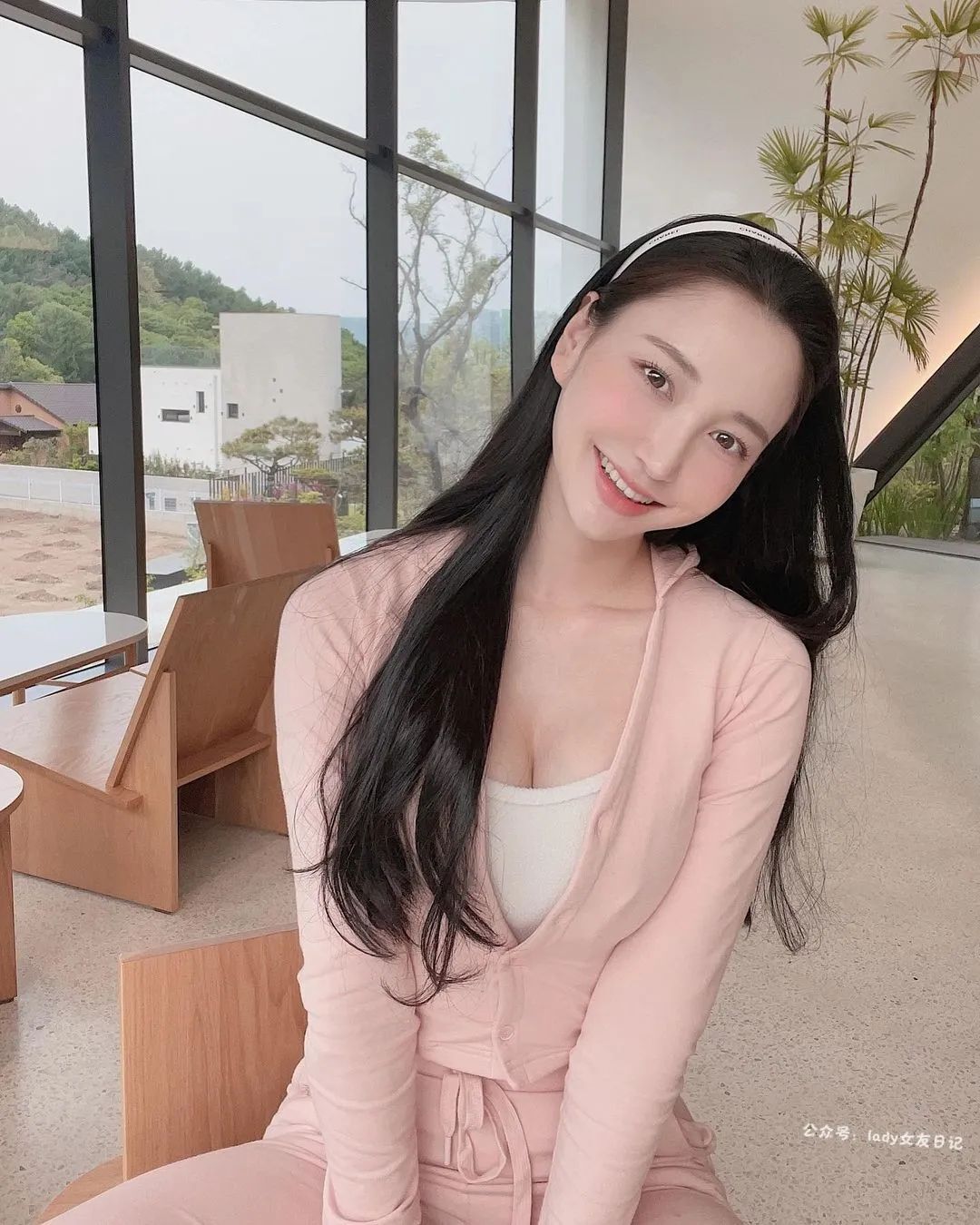绅士们好！瑜伽小姐姐来一波