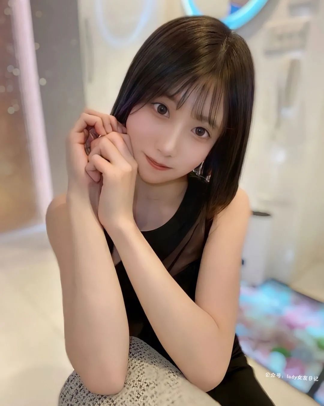 短 发 天 花 板 ！