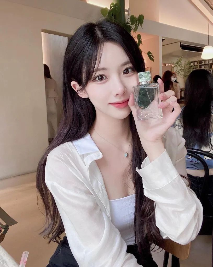 泳池正妹