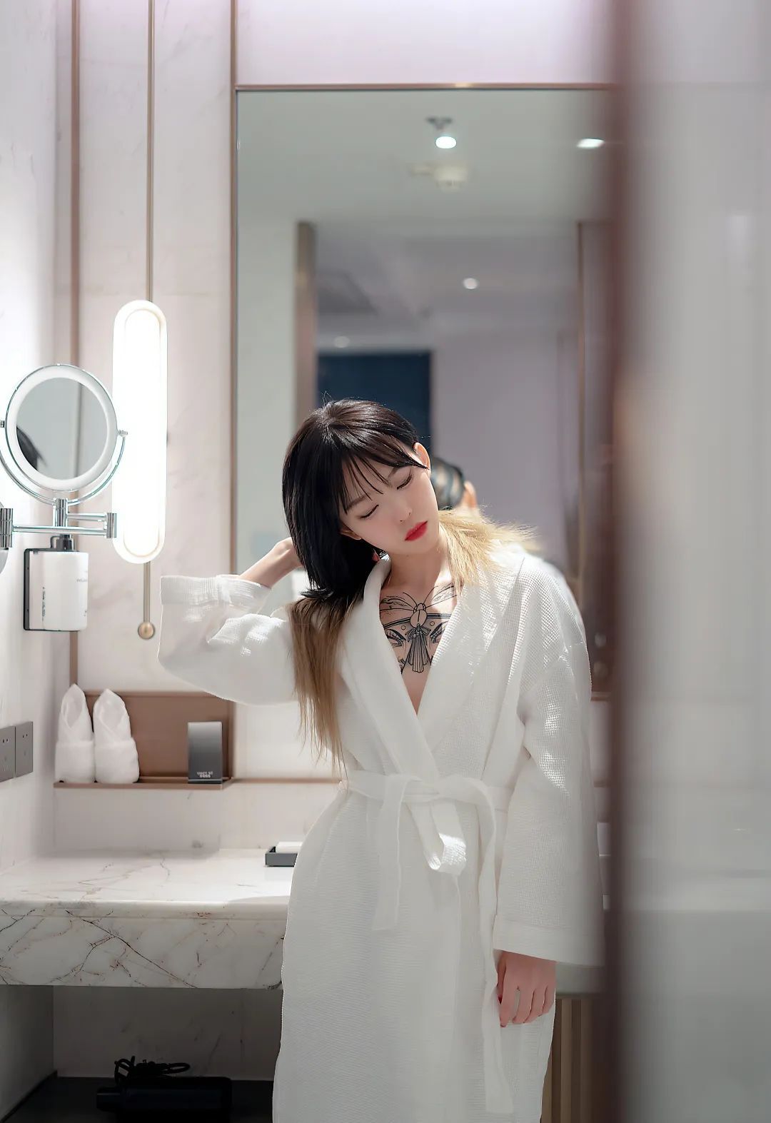 秀人网写真 | 奶瓶 白色浴袍