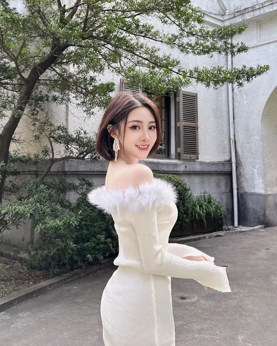 台妹：极致腰臀比  动人蜜桃臀