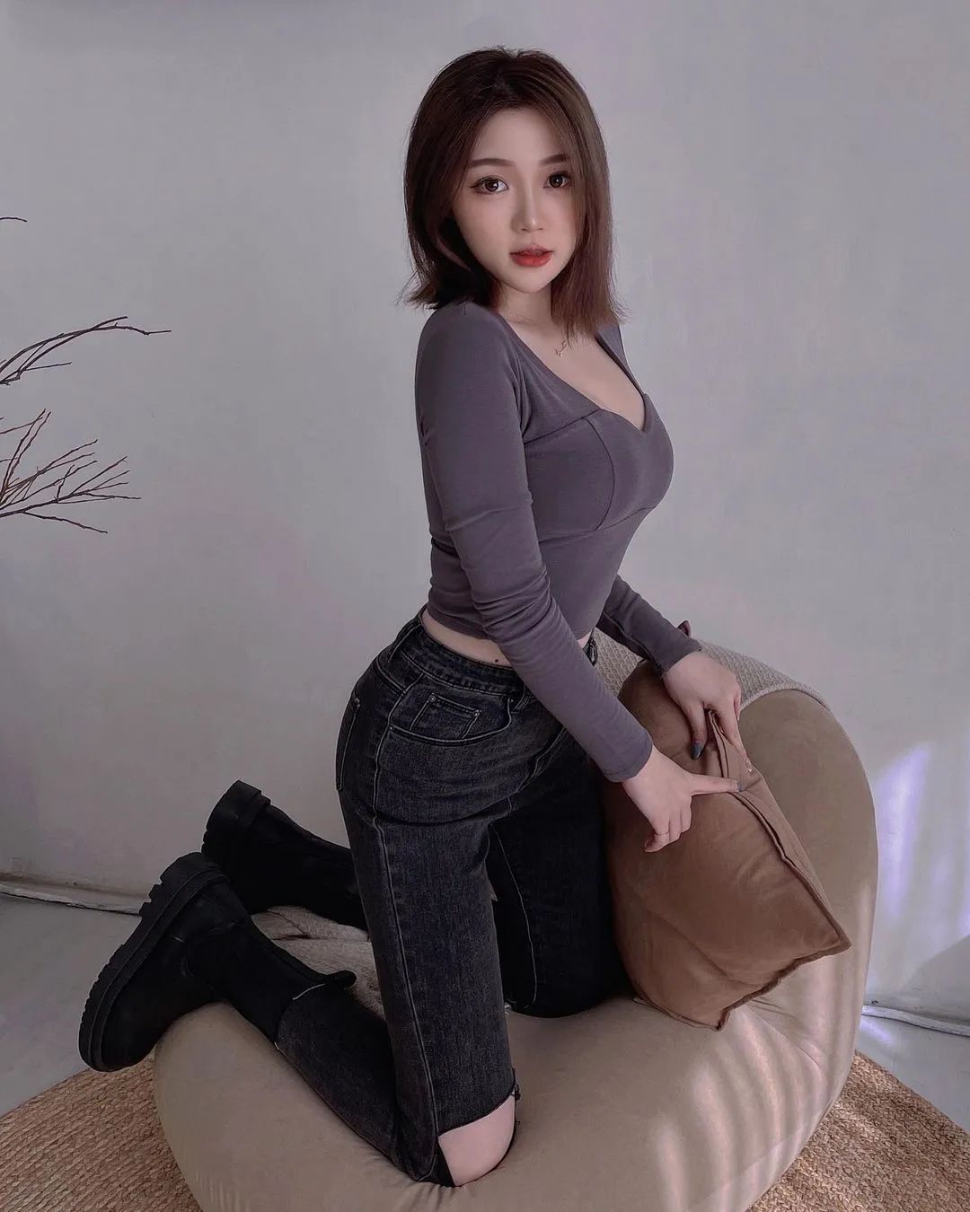 台妹：极致腰臀比  动人蜜桃臀
