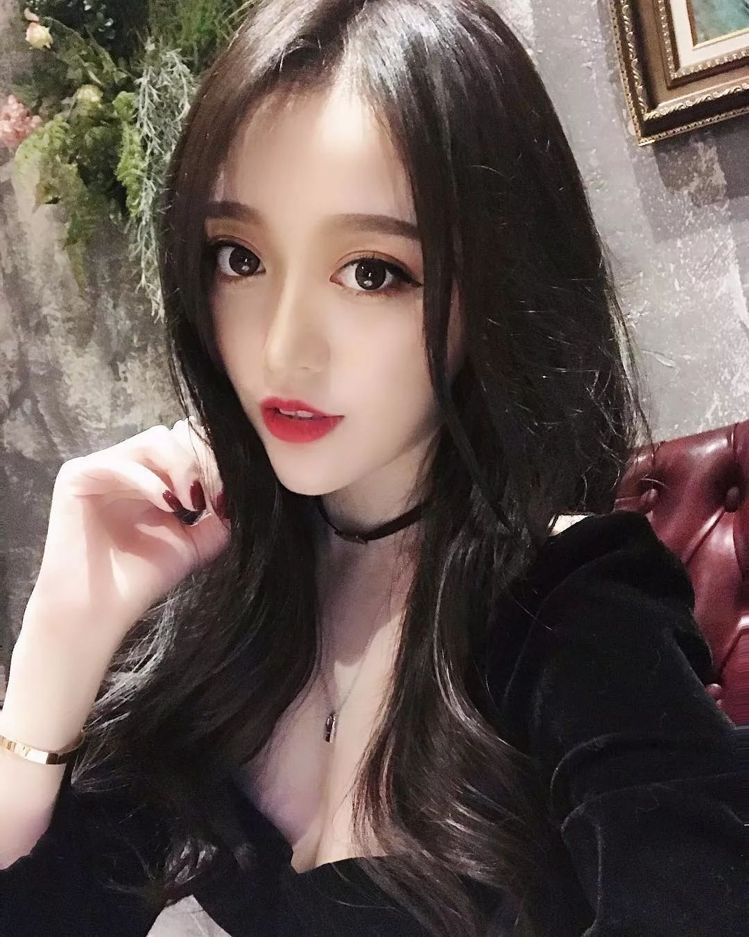 上翘的嘴角像月牙